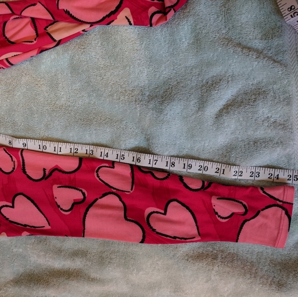 LuLaRoe Heart Tall & Curvy Leggings - Picture 8 of 8